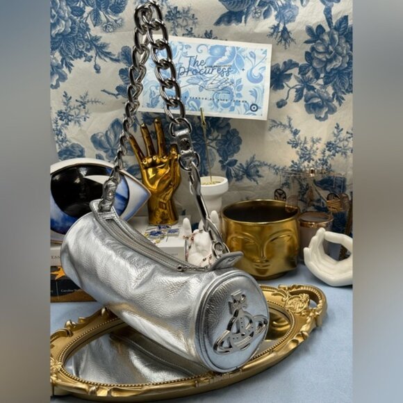 🆕 VIVIENNE WESTWOOD 🧿 NWOT Cindy Cylinder Shoulder Bag, Silver Metallic AUTH - Picture 2 of 16
